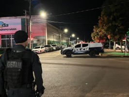 VEJA O VÍDEO: Chega de baderna! PM intensifica blitz na região de badalado bar e fecha o cerco contra motos barulhentas: Testes de bafômetro também foram realizados 