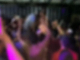 Chegada de milhares de trabalhadores impulsiona casas de shows e garotas de programa comemoram faturamento alto pelas apresentações de striptease