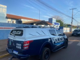 Dono de bar é atingido por bala perdida após dupla em moto abrir fogo contra grupo de pessoas em Três Lagoas