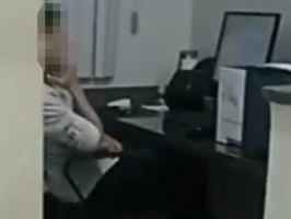 VEJA O VÍDEO: Enquanto pacientes amargam horas de espera na UPA, funcionário é flagrado assistindo NARUTO e cena gera revolta em Três Lagoas 