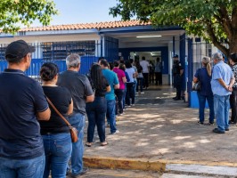 Candidatos têm preferência na fila de votação e não precisam aguardar como os demais eleitores