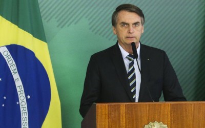 Bolsonaro recebe Velez após demissões no MEC