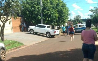 Homem é morto com 24 tiros em frente da casa da namorada