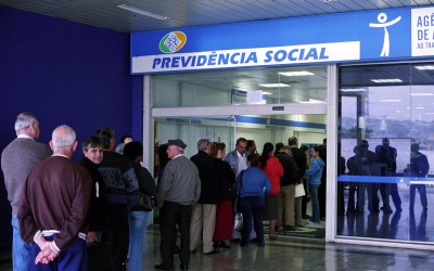 STF suspende ações sobre adicional a aposentados