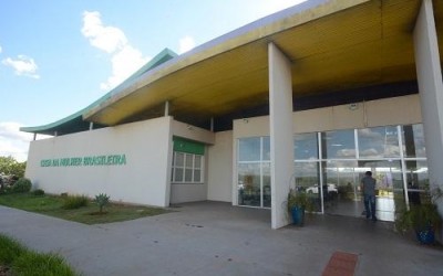 Pai é flagrado pela mulher estuprando a própria filha