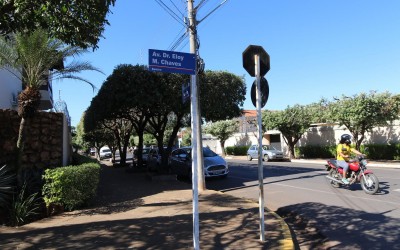 Ruas de Três Lagoas recebem placas de identificação