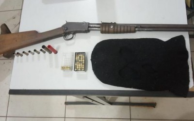 Vendedor é preso com espingarda irregular no Novo Oeste