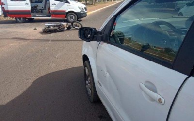 Carro e moto colidem na avenida Rosário Congro 
