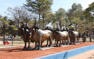 Praça do Jardim Alvorada ganha monumento “Junta de Bois”