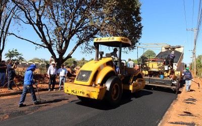 Rua Urias Ribeiro e Dom Pedro recebem pavimentação asfáltica