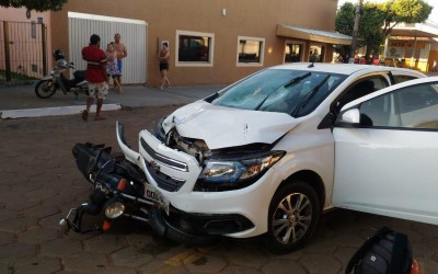 Homem morre após acidente entre carro e moto no centro de Aquidauana