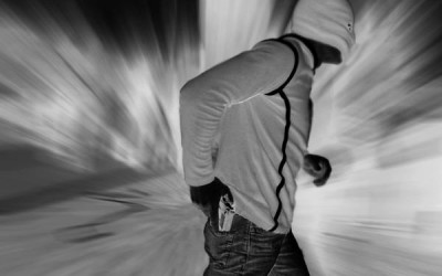 Motociclista é assaltado ao estacionar em frente à Prefeitura