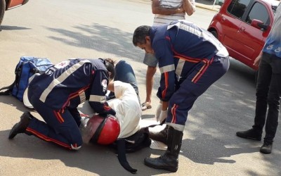 Motociclista fica ferido em acidente no Centro de Três Lagoas