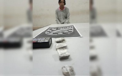 Mulher é presa por tráfico de drogas no Parque São Carlos