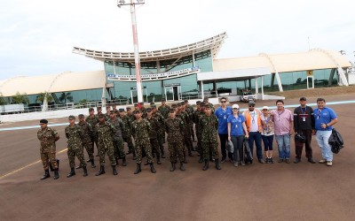 Prefeitura realiza ação de limpeza no Aeroporto Municipal em parceria com o Exército