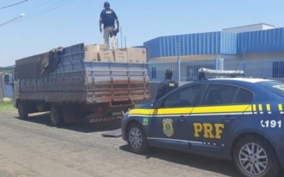 Caminhão com 175 mil maços de cigarros do Paraguai é apreendido e trazido para a PF de Três Lagoas 