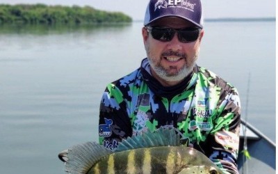 Amigos e familiares se despedem do empresário 