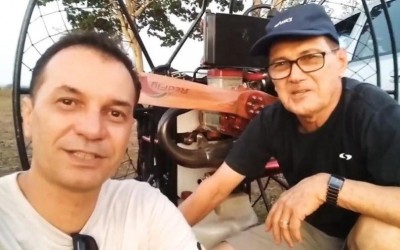 Aposentado de 70 anos se transformou em piloto de paramotor