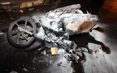 Motocicleta é incendiada na madrugada em Três Lagoas 