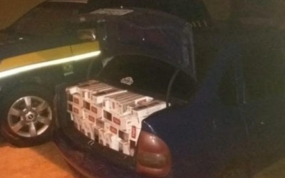 Cerca de 13,5 mil maços de cigarros contrabandeados apreendidos na BR-262 foram levados para a PF de Três Lagoas 