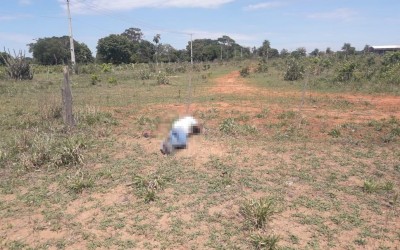 Homem encontrado morto pode ter sido vítima de descarga elétrica; polícia investiga o caso 