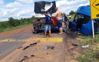 Grave acidente na BR-262 deixa caminhoneiro ferido em Três Lagoas