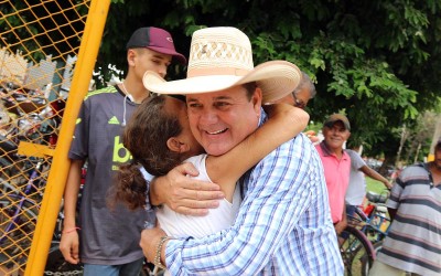 Famílias cadastradas recebem 3.7 mil cestas natalinas em Três Lagoas 