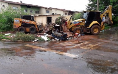Com mais dias chuvosos, departamento segue com trabalhos de manutenção e limpeza nos bairros