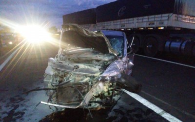 Colisão violenta entre carreta e carro deixa rodovia Marechal Rondon interditada 