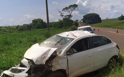 Idoso embriagado fica ferido após capotar carro em Andradina