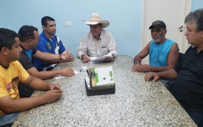 Guerreiro e diretoria do Bela Vista F.C discutem possibilidade de criação de campo de futebol com vestiários