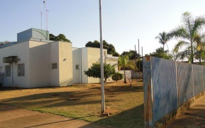 Inquilino coloca faca no pescoço do dono da casa após discussão
