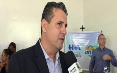 Após denúncia de suposto desvio de dinheiro, diretor do Hospital Auxiliadora fala com a imprensa 