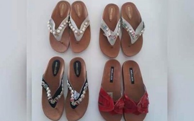 Mega promoção em loja vende rasteirinha por R$ 19,99 e sandálias por R$ 49,99