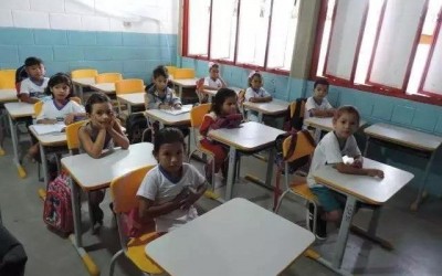 Na suspensão de aulas, prefeitura corta salários de professores 