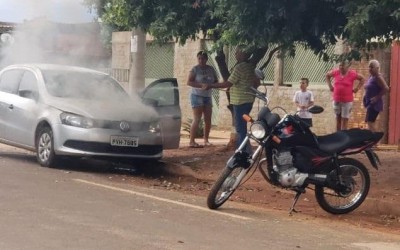 Internauta flagra incêndio em veículo no bairro Novo Alvorada 