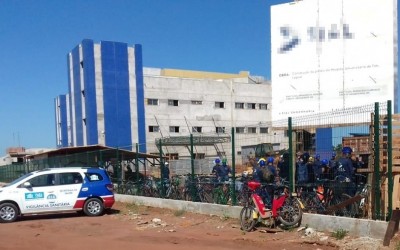 Construtora não oferece meios de proteção contra o coronavírus e tem serviços suspensos no Hospital Regional 