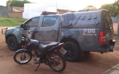 Interno do semiaberto que estava com moto furtada tomava cerveja em bar no momento de sua prisão 