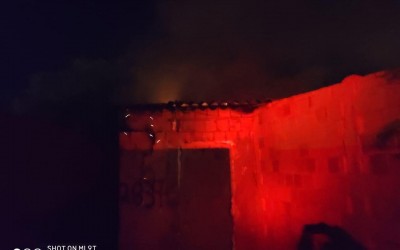 Mulher que sofre de problemas psiquiátricos coloca fogo na própria casa em Três Lagoas 