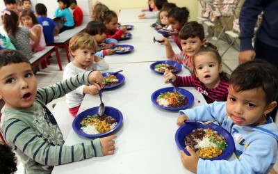 Cerca de 4.500 alunos regulares da Rede Municipal receberão kits de alimentação