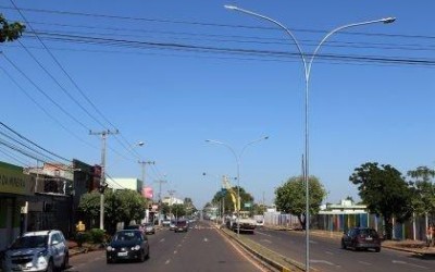 Cerca de 222 lâmpadas LED já começaram a ser instaladas em postes da Avenida Clodoaldo Garcia 
