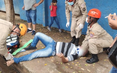 Acidente entre carro e moto deixa uma pessoa ferida no bairro Vila Nova 