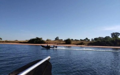 Três-lagoense que tentou fugir em barco cai em rio e é resgatado pelos policiais 