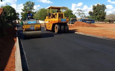 Ruas de Três Lagoas continuam recebendo pavimentação asfáltica 
