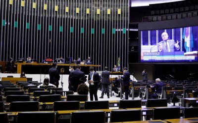 Câmara aprova PEC que adia para novembro eleições deste ano