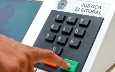 Câmara vota hoje PEC que adia eleições para novembro