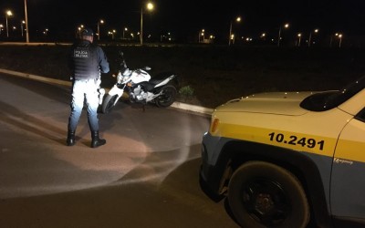 Moto furtada no início da semana é encontrada abandonada no bairro Nova Três Lagoas 