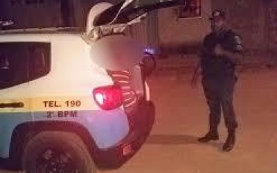 Marido pega carro da esposa, desaparece e é flagrado com amigo furtando tinta em porto de Areia  