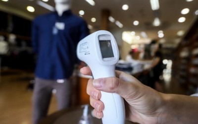 É falsa a notícia em que termômetros de testa usados para aferir temperatura causa câncer e cegueira  