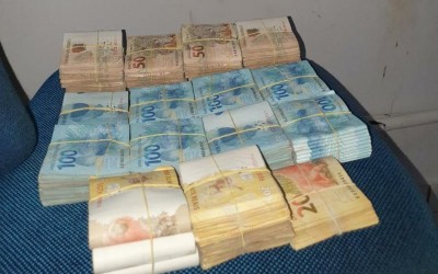 Mulher é barrada em prédio de luxo ao tentar sair da casa do ex com mais de R$ 142 mil em dinheiro 